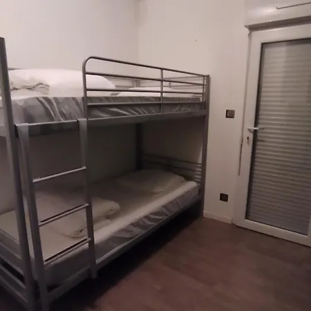 6 Couchages Avec Jardin, Proche Et Centre - Fr-1-843-35 *