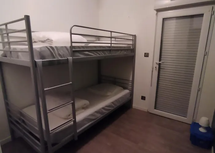 6 Couchages Avec Jardin, Proche Et Centre - Fr-1-843-35 *