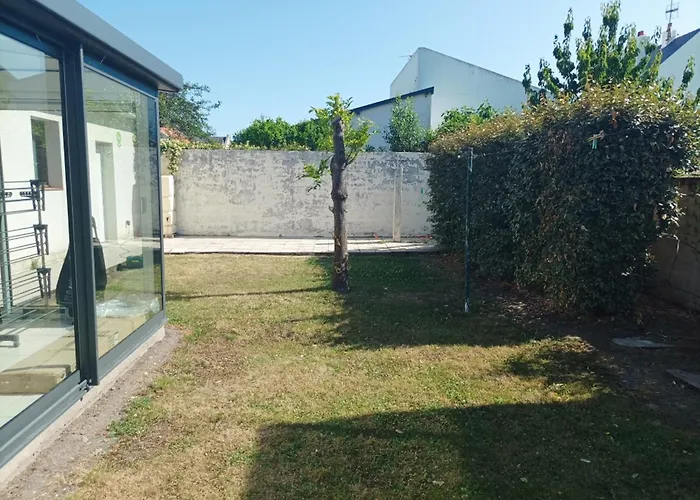 Appartement 6 Couchages Avec Jardin, Proche Et Centre - Fr-1-843-35 *